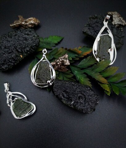 Кулон из Молдавита