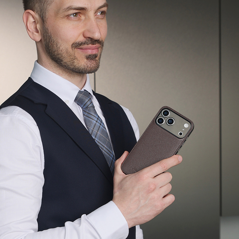 Чехол-накладка для iPhone 17 Pro Max из кожи сафьяно, коричневого цвета