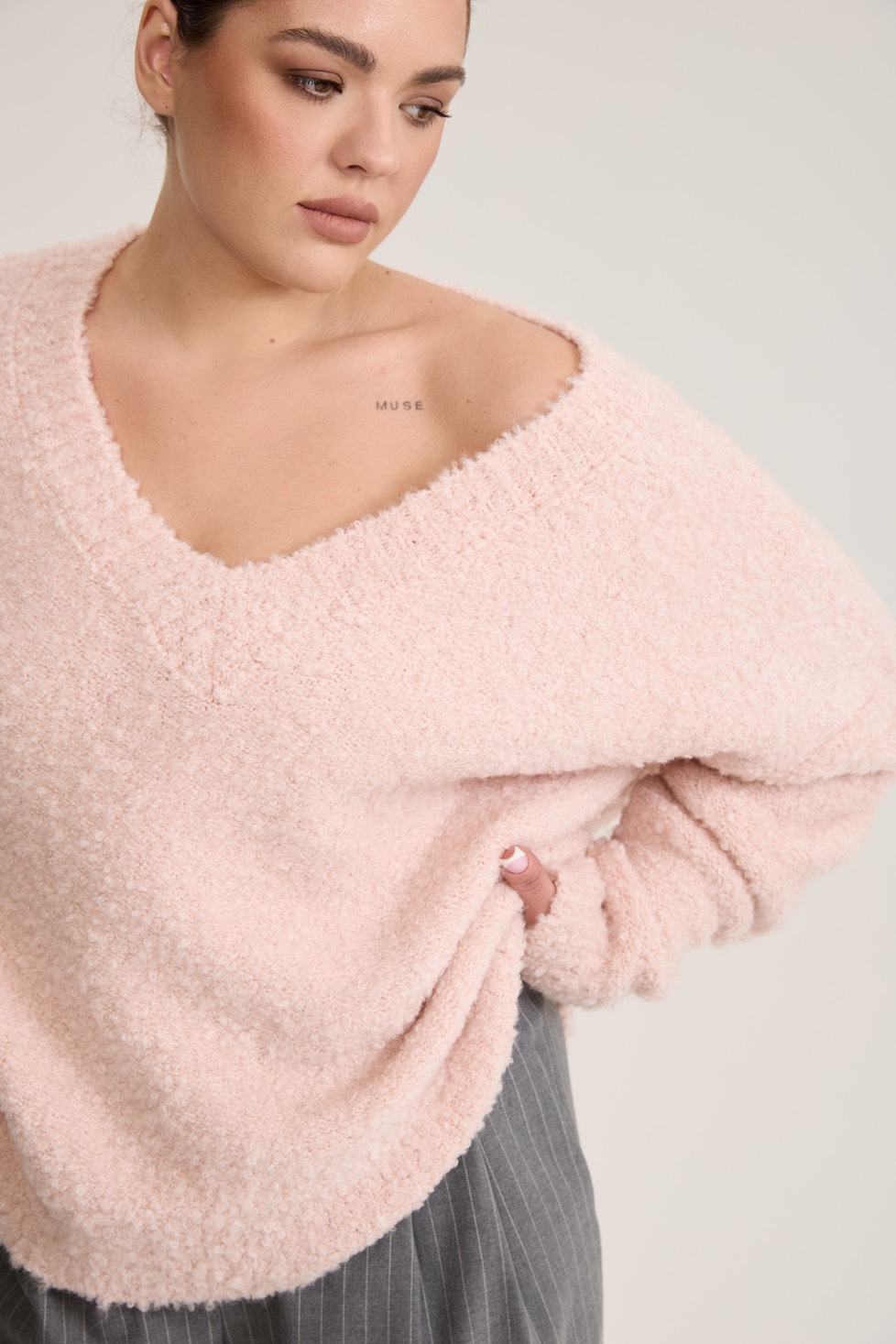 Джемпер букле с V-вырезом, светло-розовый