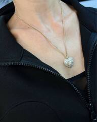 kole-cepochka-chanel-s-podveskoj-serdce-c-mikrozhemchugom-shampan