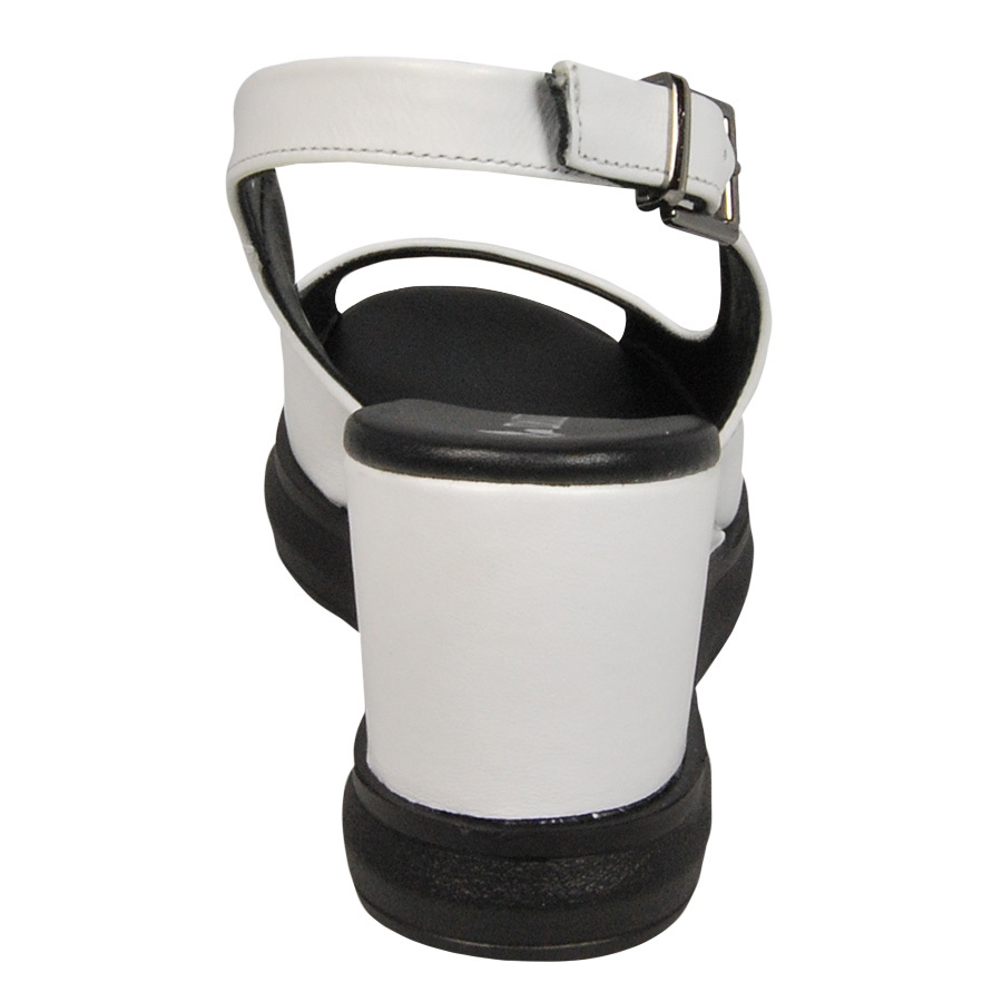 Женские босоножки (артикул 88-350-010) белого цвета от брэнда Dakkem