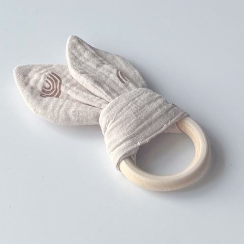 Грызунок шуршащие ушки «Радуги на кремовом»