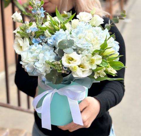 Цветы в коробке «Амаль»