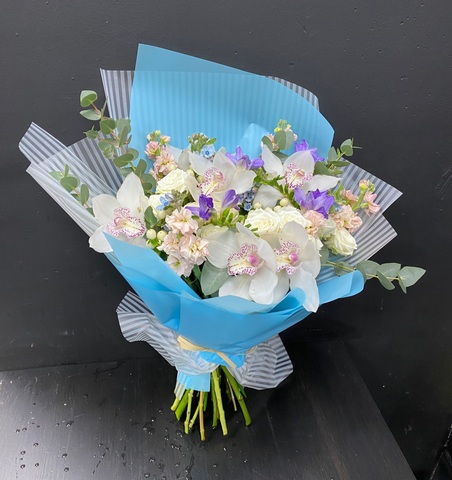 Букет с орхидеями