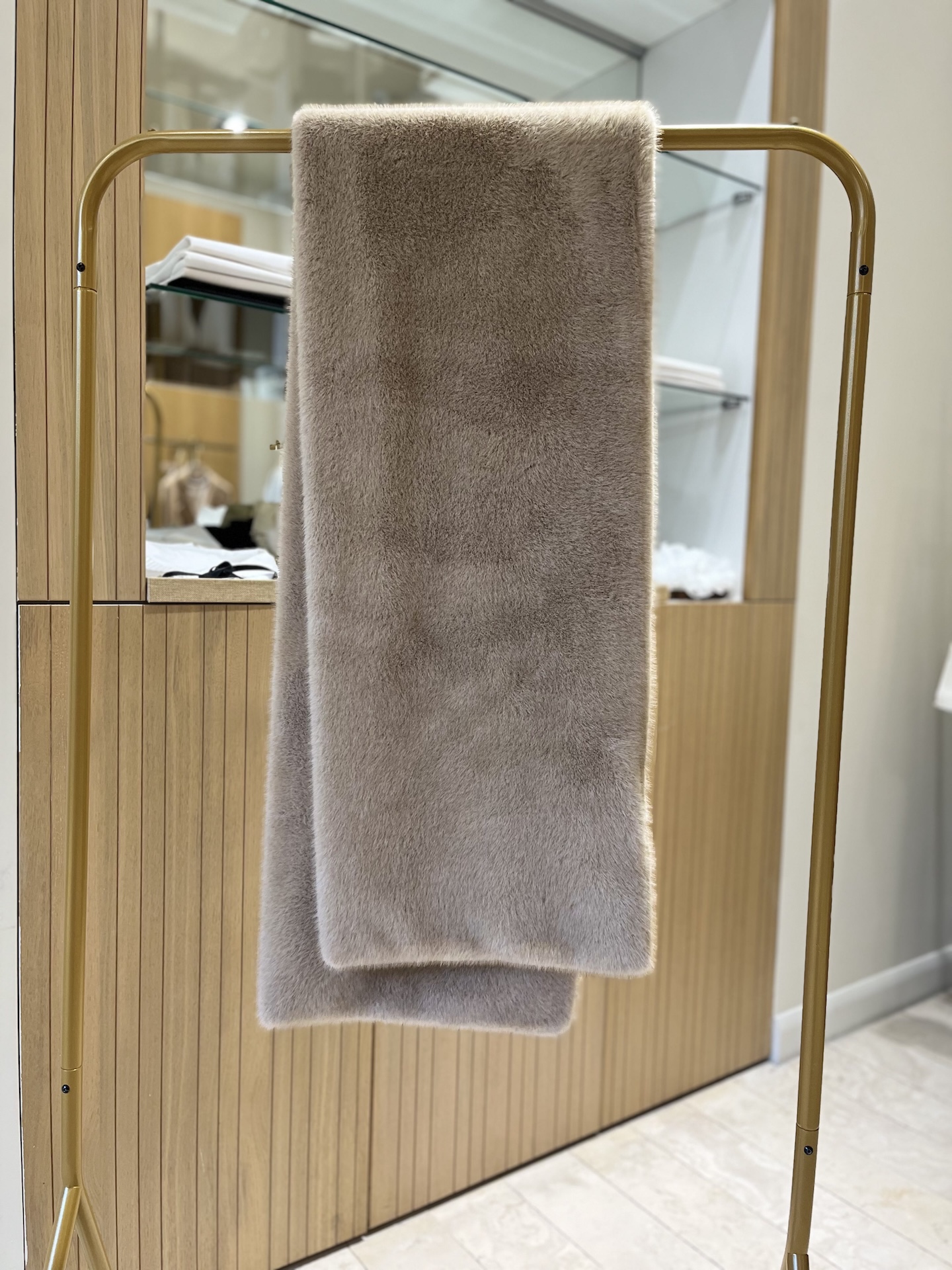 Меховой палантин