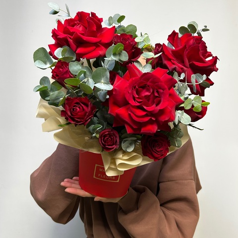 Композиция с красными розами