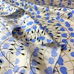 шелк с цветочным принтом фото