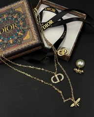kole-dvuhryadnoe-c-podveskami-muha-i-logotip-style-by-dior