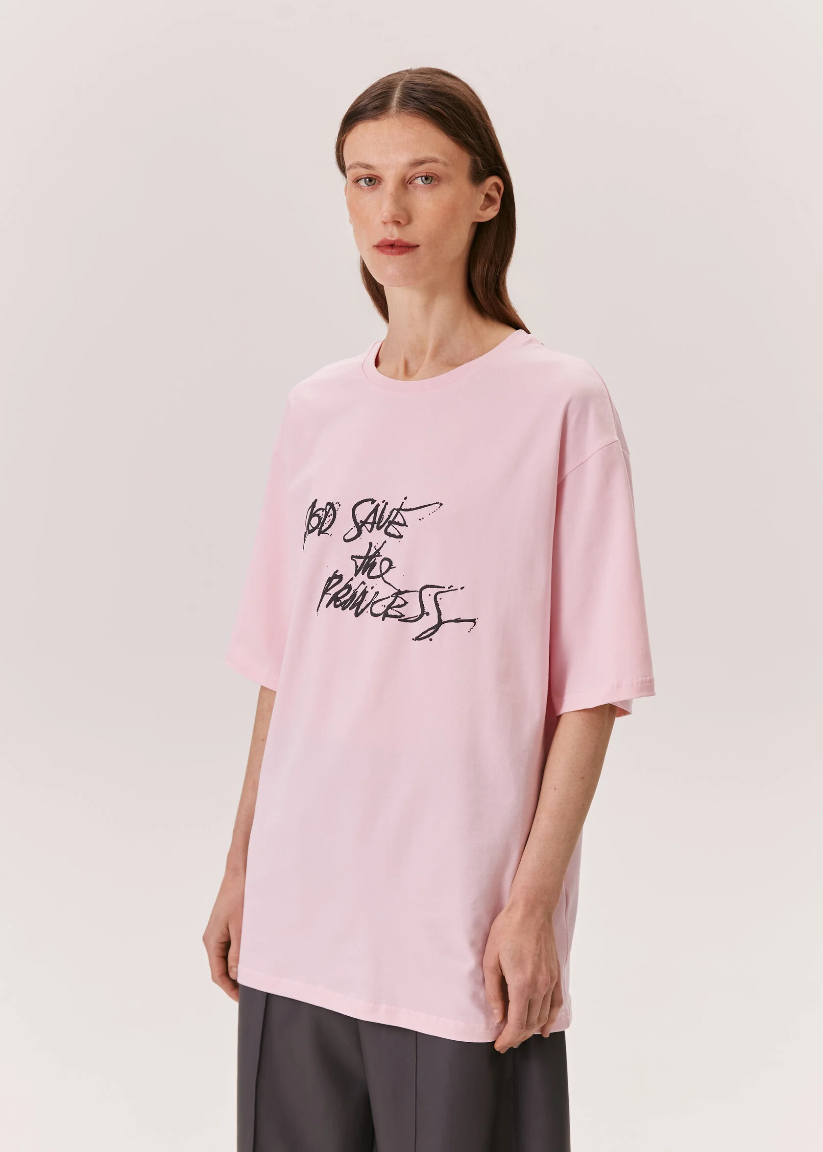 Футболка GOD SAVE THE PRINCESS розового цвета