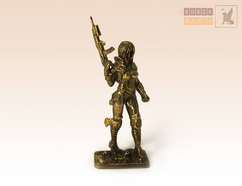 фигурка Девушка с автоматом