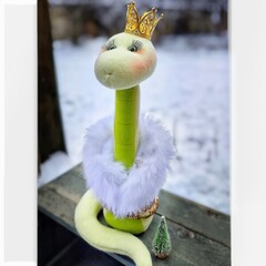 Игрушка ручной работы «Змейка королевская» / 29 - 30см