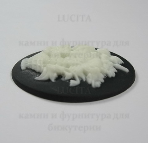 Камея "Корзина с цветами " белого цвета  на черном фоне 40х30 мм ()