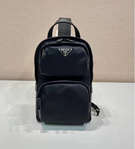 Рюкзак Prada Re-nylon слинг, черный