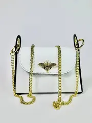 Женская сумочка с застежкой-пчелкой из натуральной кожи цвет белый