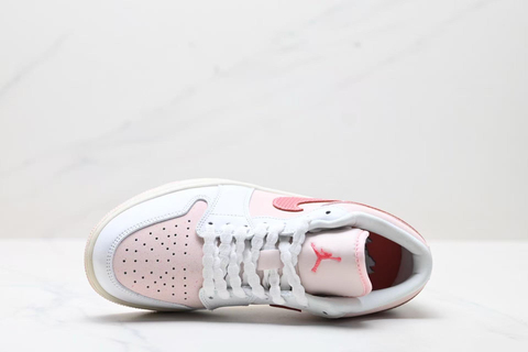 Air Jordan 1 Low 'Strawberry Milkshake' 