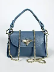 Женская сумочка с застежкой-пчелкой из натуральной кожи голубого цвета