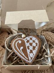 Пряничное сердце. Подвеска из фетра NYF-0225-Midi