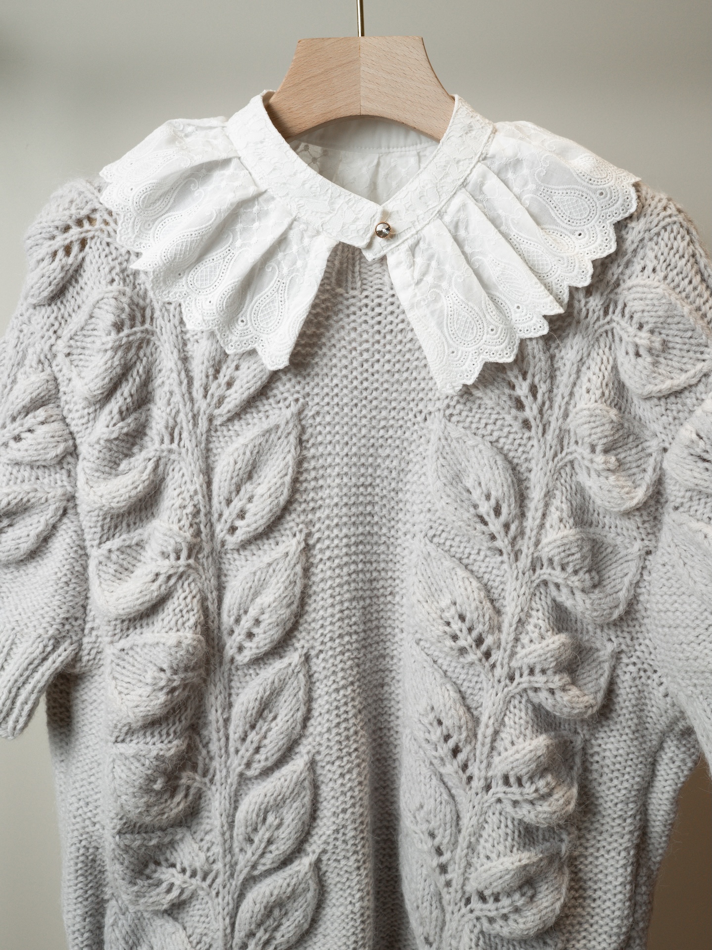 Воротничок из батиста ришелье