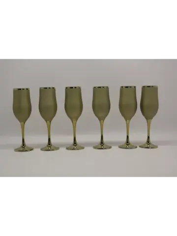 Бокалы для вина, шампанского.