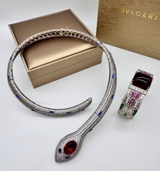 Жесткое колье ЗМЕЯ с рубиновым камнем, коллекция SERPENTI