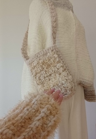 Вязаная сумочка и митенки