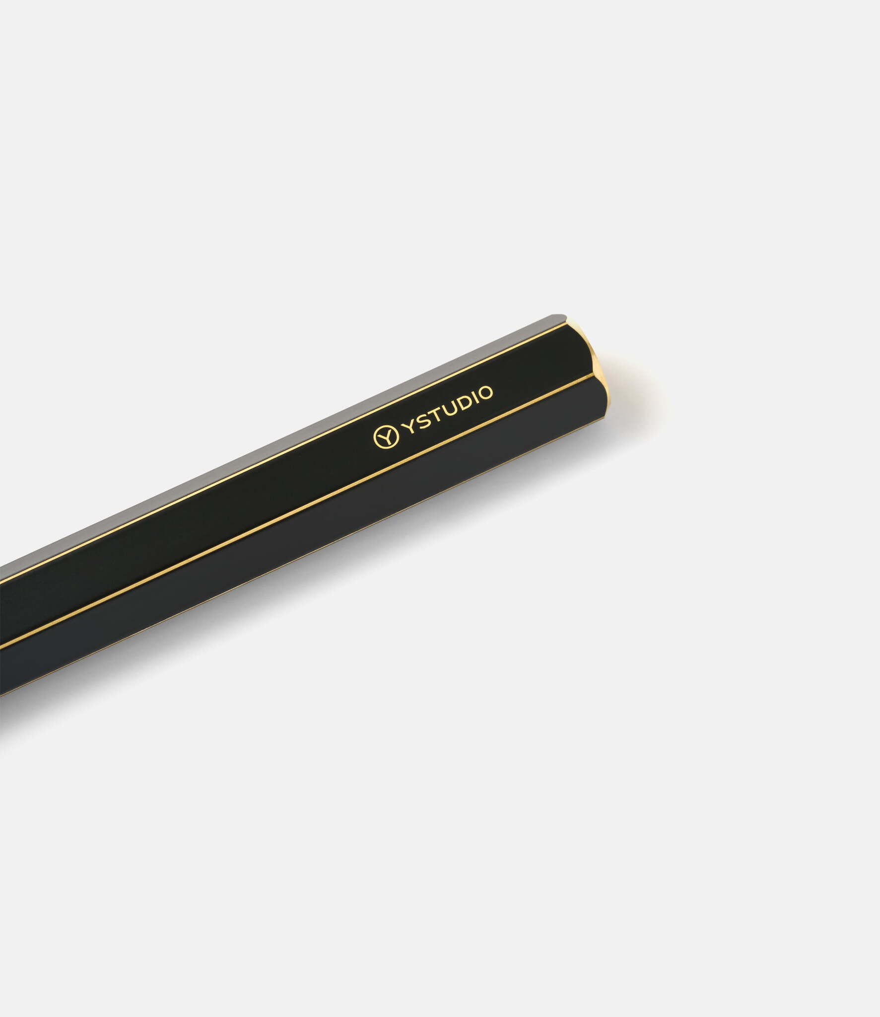 Ystudio Classic Revolve Fountain Pen Black — перьевая ручка из латуни