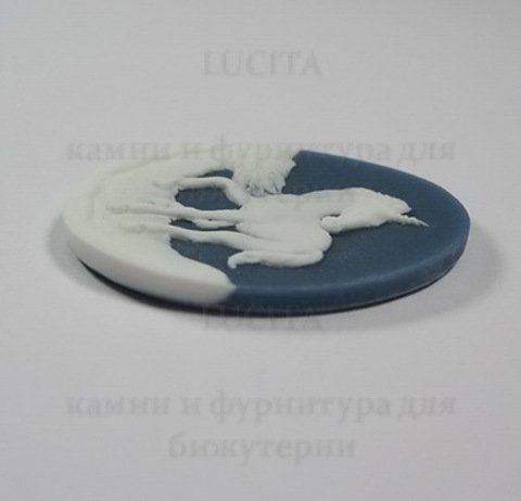 Камея "Единорог " белого цвета   на синем фоне 40х30 мм ()