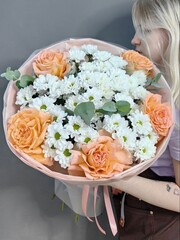 Дуо-букет с персиковыми французскими розами