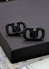 sergi-pusety-valentino-v-chernom-rodazhe-s-rossypyu-kamnej