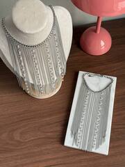 braslet-manzheta-s-cepochkami-dlinnymi-na-vsyu-ladon