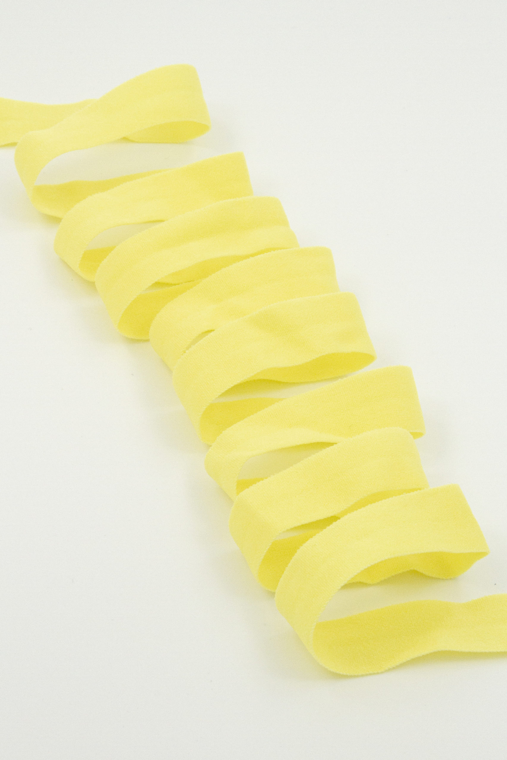 Бейка эластичная 15 мм матовая жёлтая