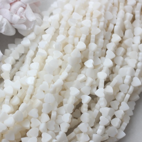 Перламутр натуральный, матовый, в форме сердца 7 мм, 1 нить ПР104