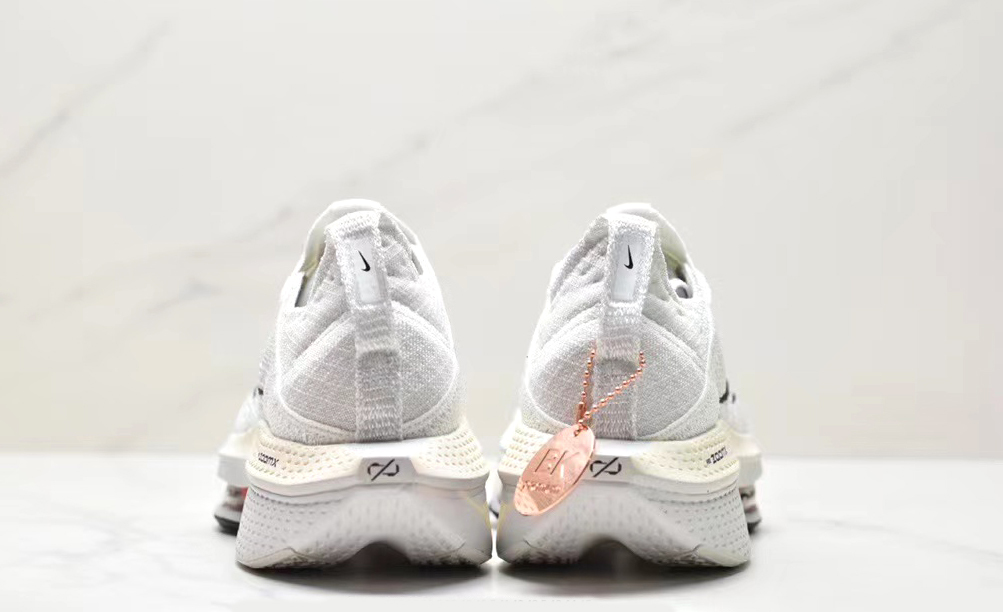 Nike zoom boost top