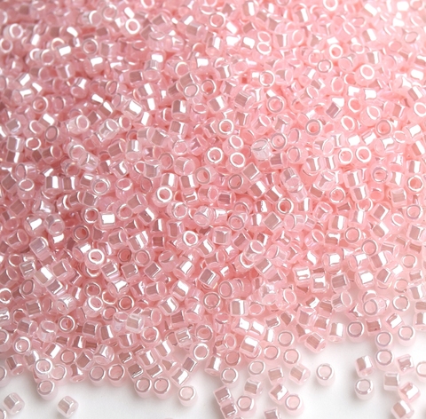 DBM-0234 Бисер цилиндрический Миюки делика 10/0 /Miyuki delica 10/0 Lined Crystal Pale Salmon