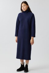 Платье из трикотажа со стойкой темно-синего цвета