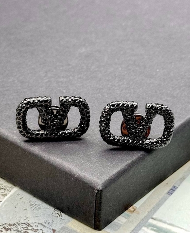 Серьги-пусеты Valentino в черном родаже с россыпью камней