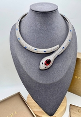 Жесткое колье ЗМЕЯ с рубиновым камнем, коллекция SERPENTI