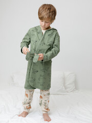 халат  для мальчика  К 5763/зеленый камень,динозавры