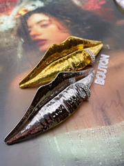 Брошь Скиапар. золотистая массивная в форме 