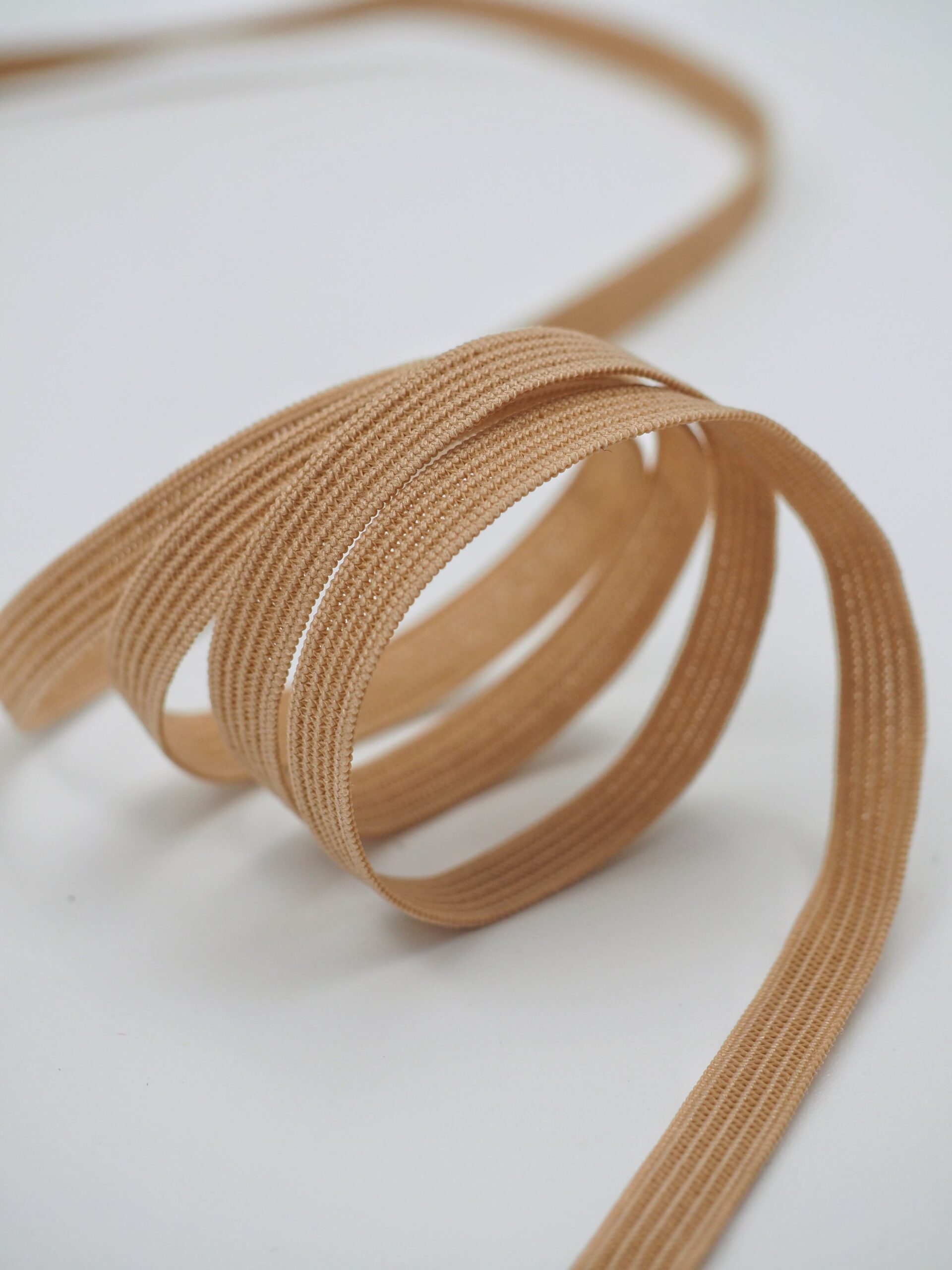 Резинка узкая бельевая загорелая телесная ширина 6 мм