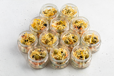 Салат с лососем и оливками, 12 шт.