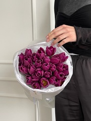 Букет из 25 фиолетовых тюльпанов доступен к заказу с 3.03.2026