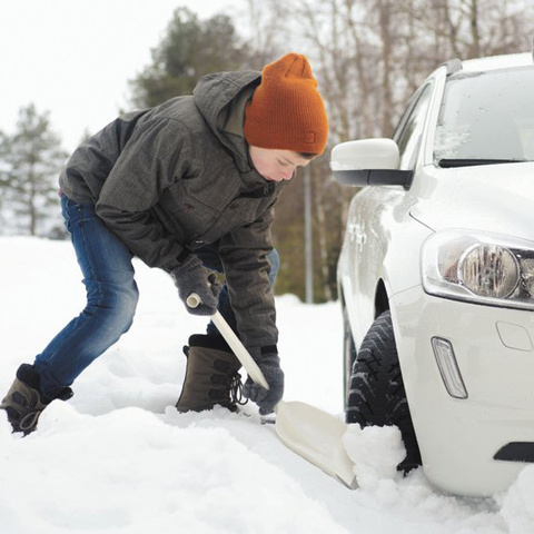 Лопата автомобильная Fiskars SnowXpert 1019347 для уборки снега