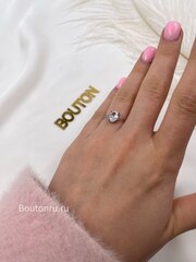 Кольцо серебристое на цепочке с белым стразом