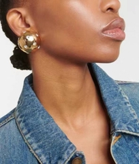 krupnye-sergi-klipsy-kruglye-iz-latuni-ysl