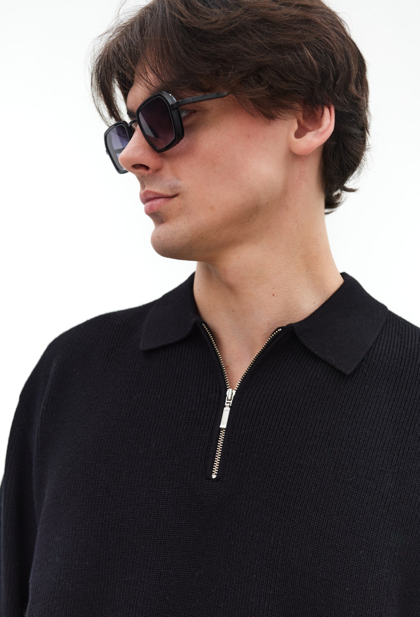 Черный джемпер LAINE с воротником-поло на молнии