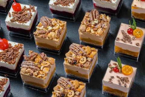 Сет пирожных &quot;Контрасты вкусов&quot; в верринах, 24 шт.