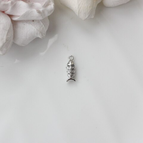 Подвеска Скелет рыбки 13*5 мм, родий, П171