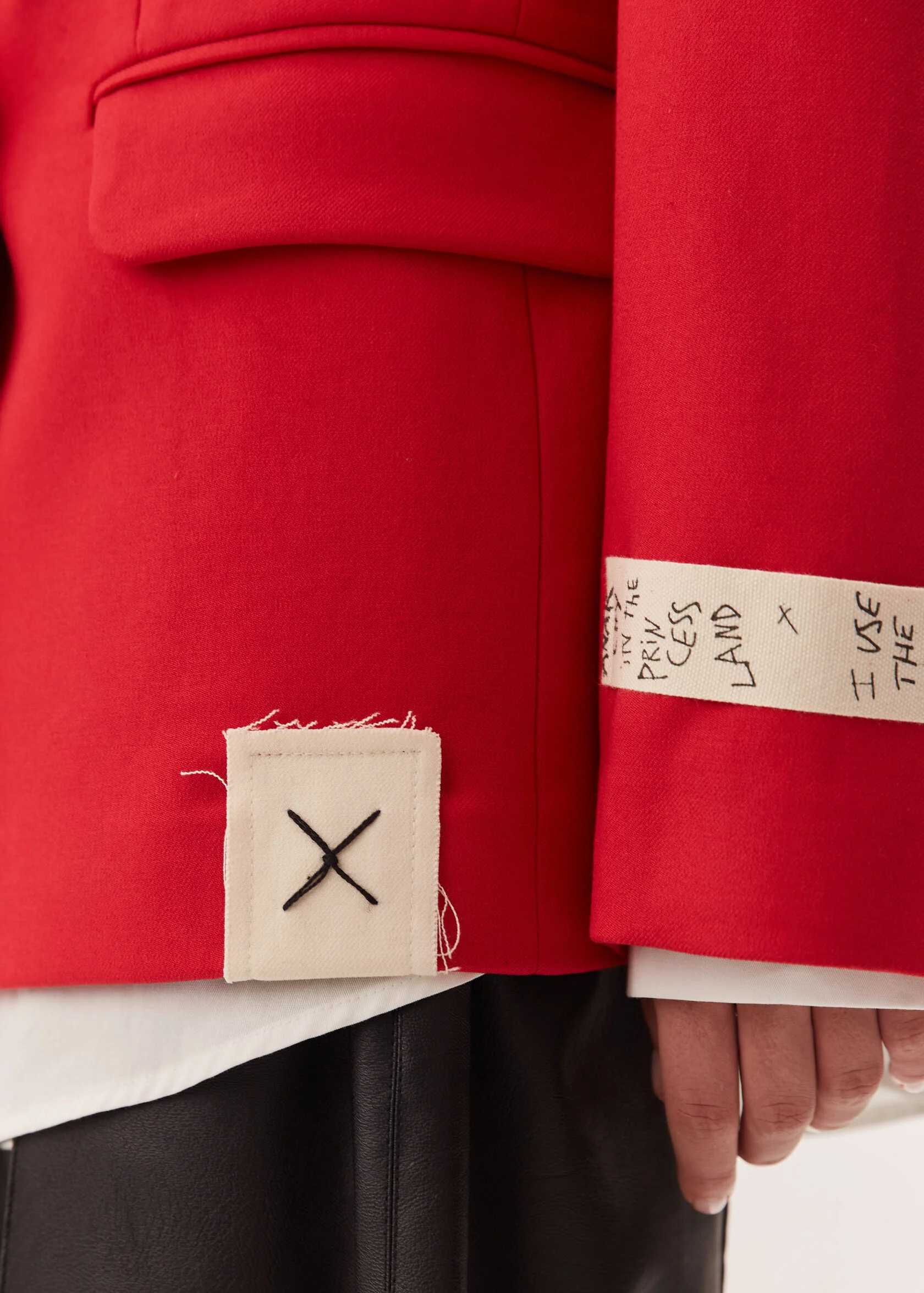 Жакет GOD SAVE THE PRINCESS красного цвета