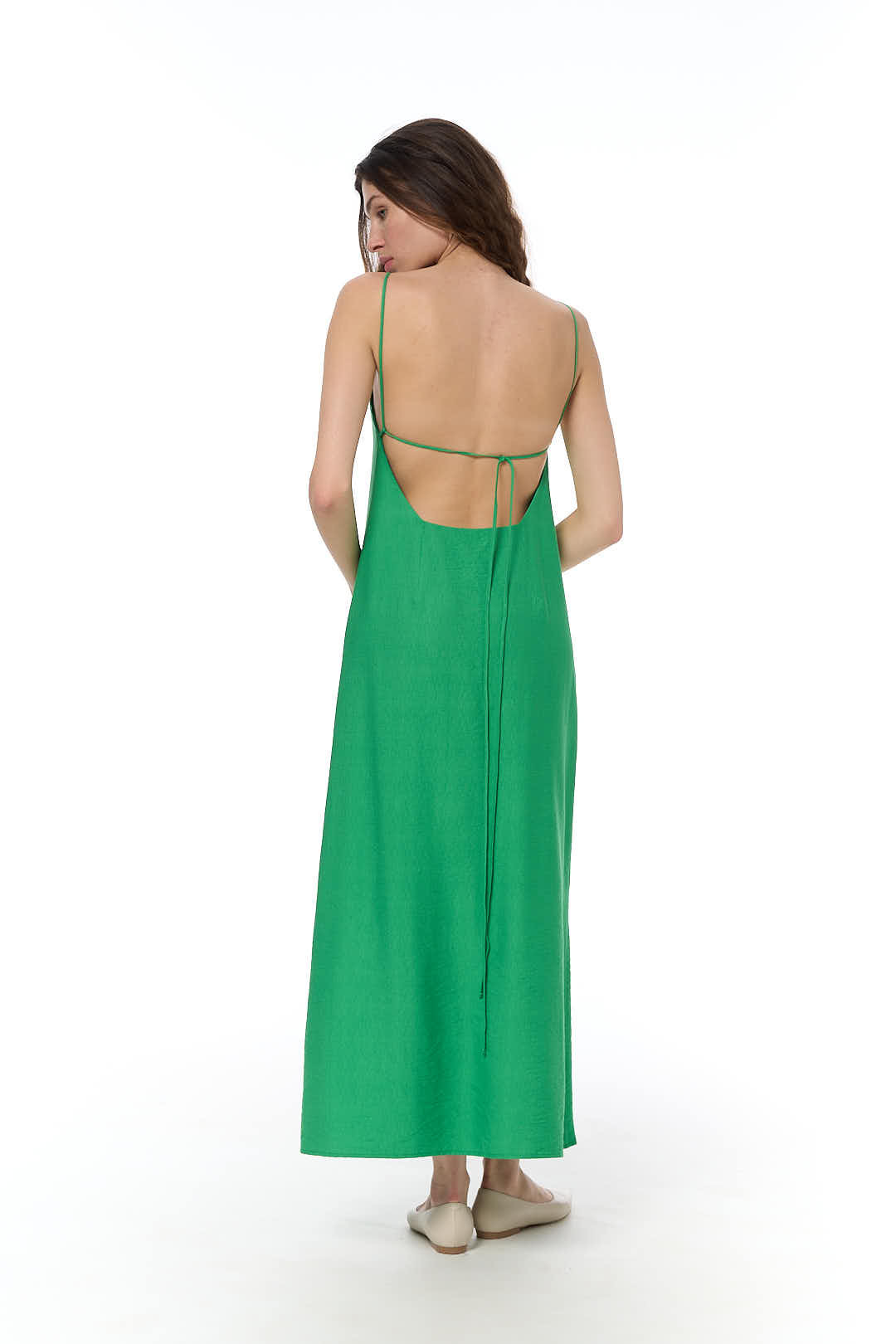 Платье макси с графичным вырезом на спинке, фактурная вискоза, зеленый